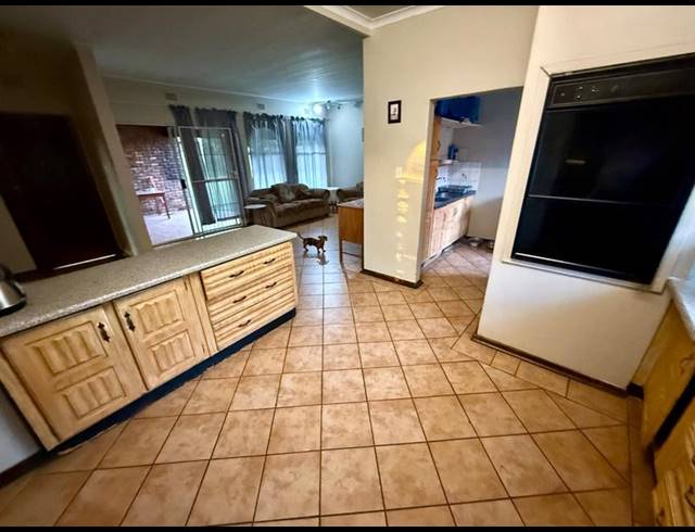 3 BEDROOM HOUSE FOR SALE IN VANDERBIJLPARK SE 3